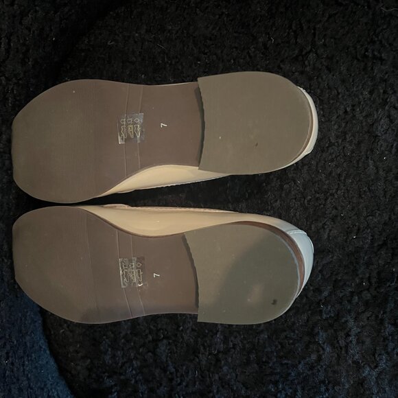 Almost new rose beige almond toe penny loafer Browns Size 7. - Picture 8 of 9